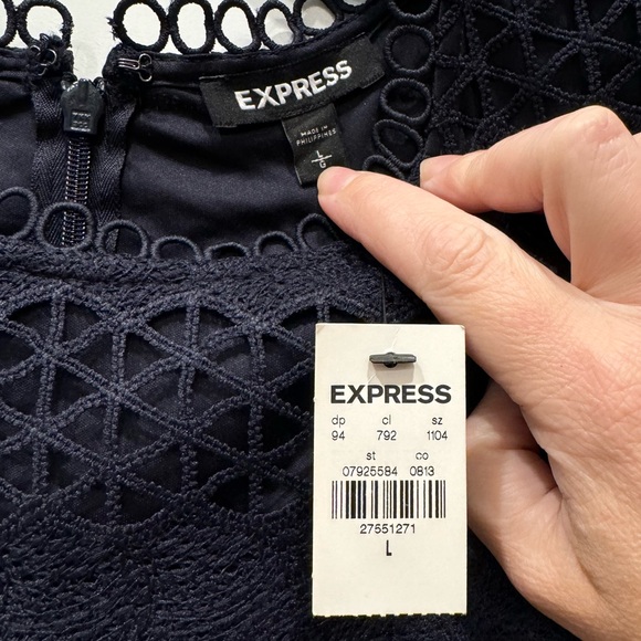 Worn Once navy blue jumpsuit, beautiful, feminine and delicate, very flattering - Picture 9 of 11